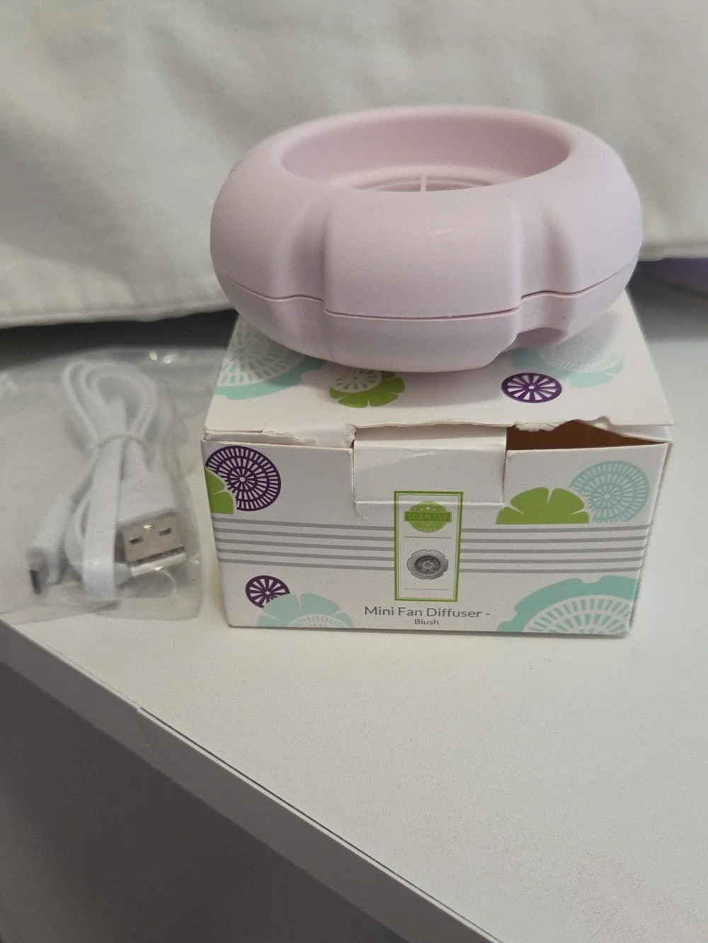 Scwnrsy Mini Portable Fan Diffuser - Blush. New In Box